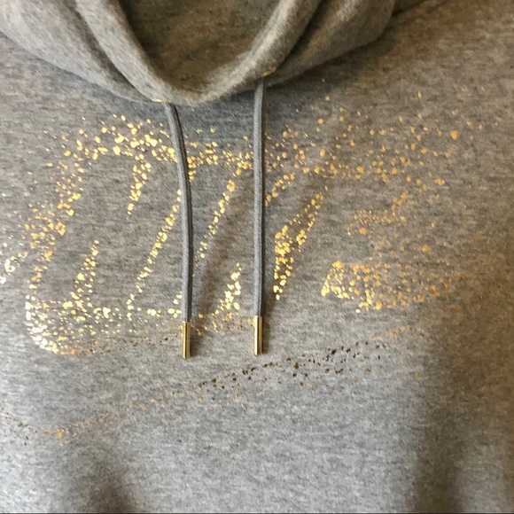 NWOT ⭐️ Nike Rally Metalic Sweatshirt - Picture 7 of 14